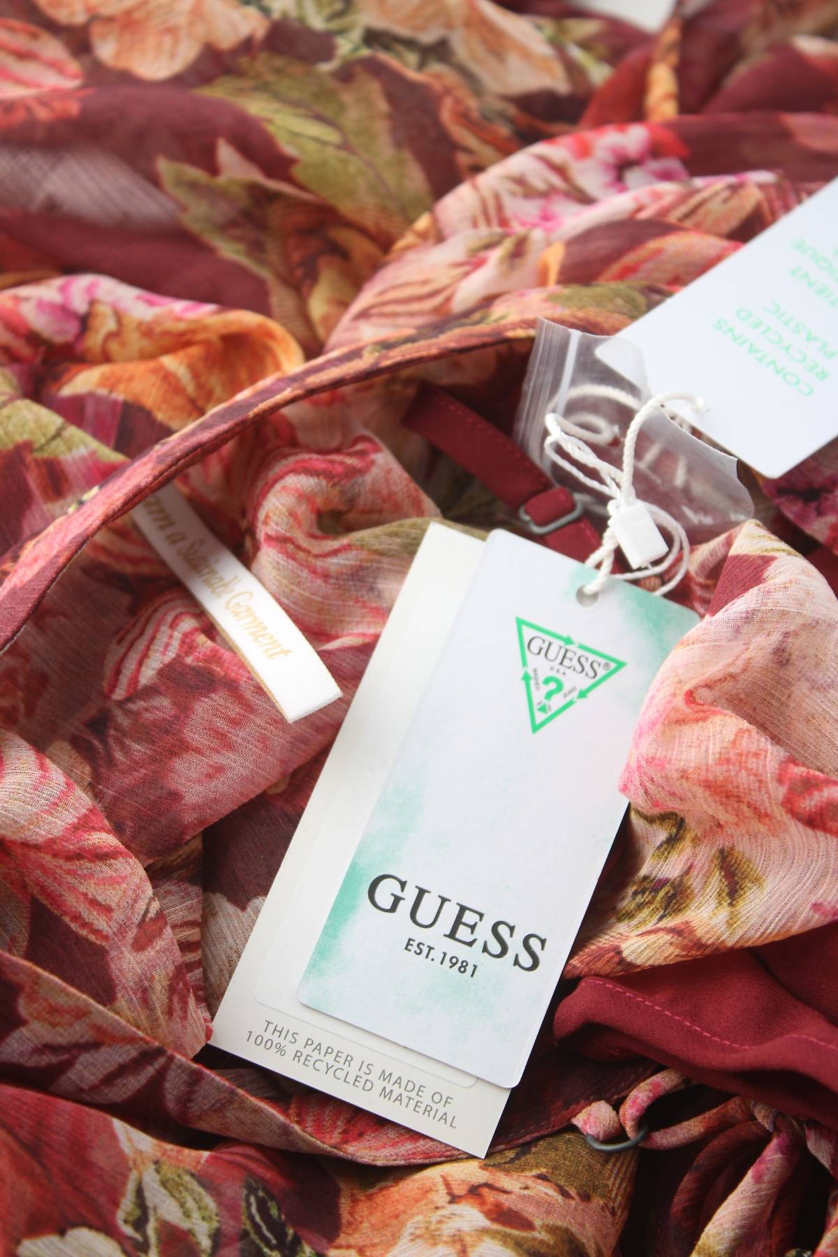 Рокля Guess3