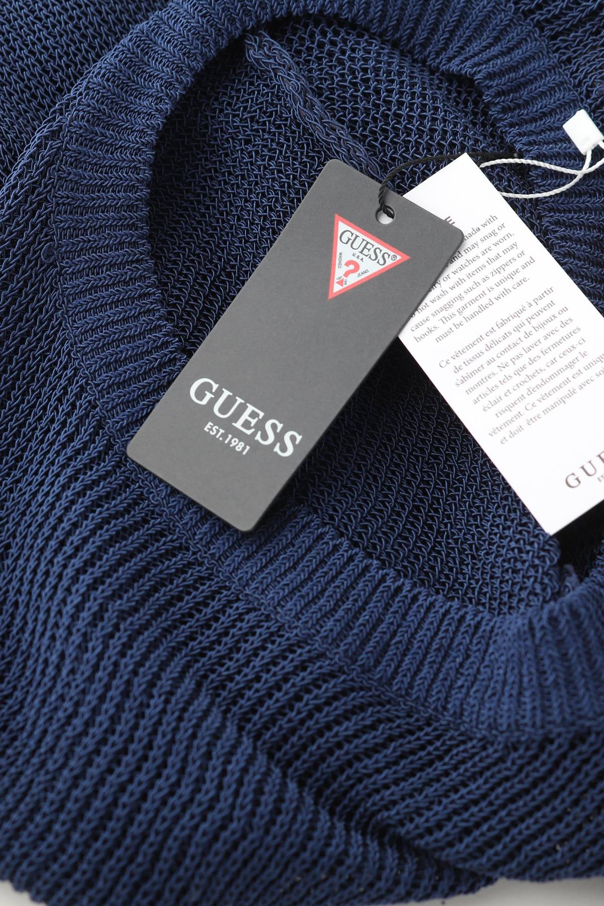 Дамски пуловер Guess3