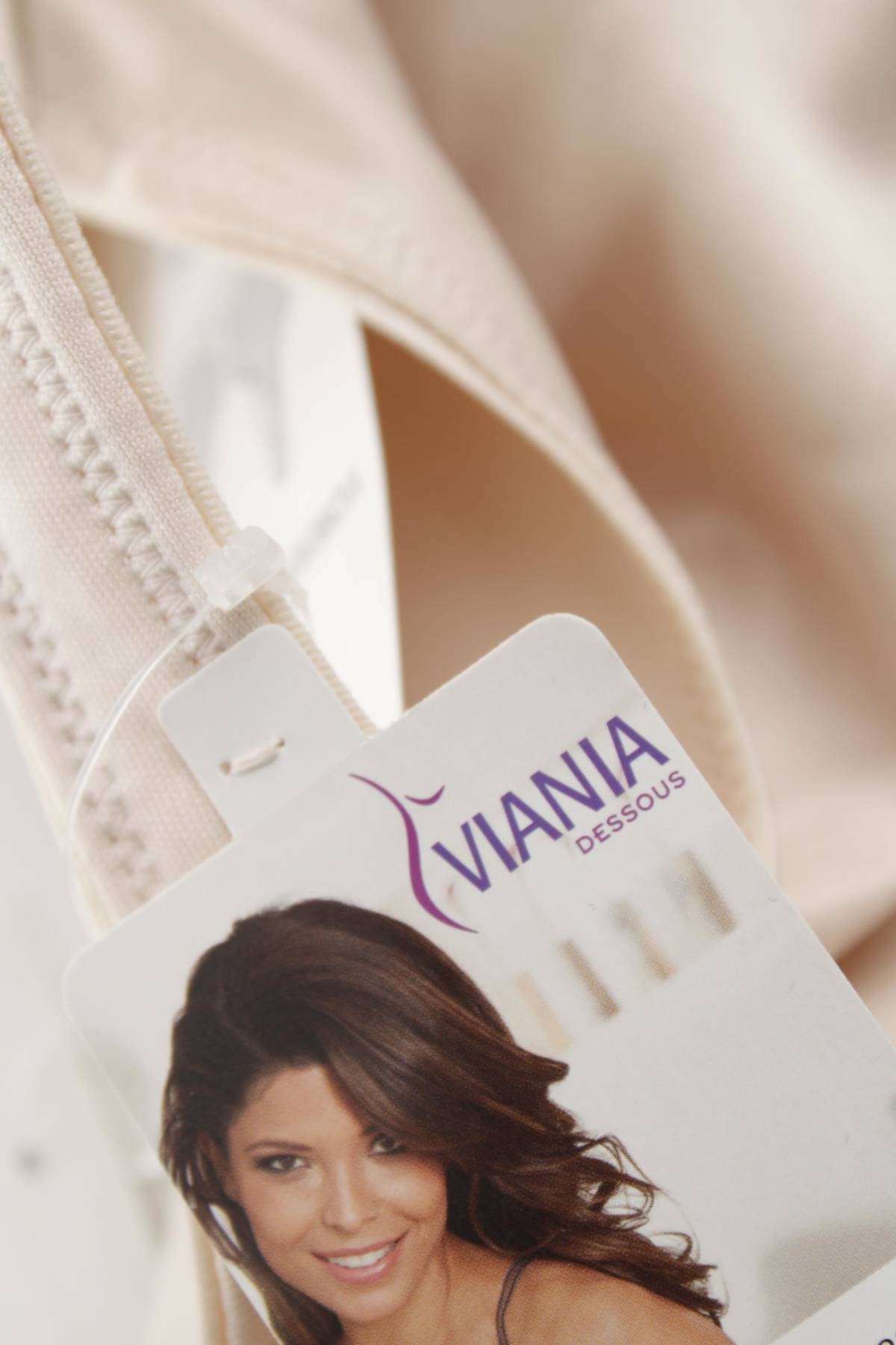Сутиен Viania3