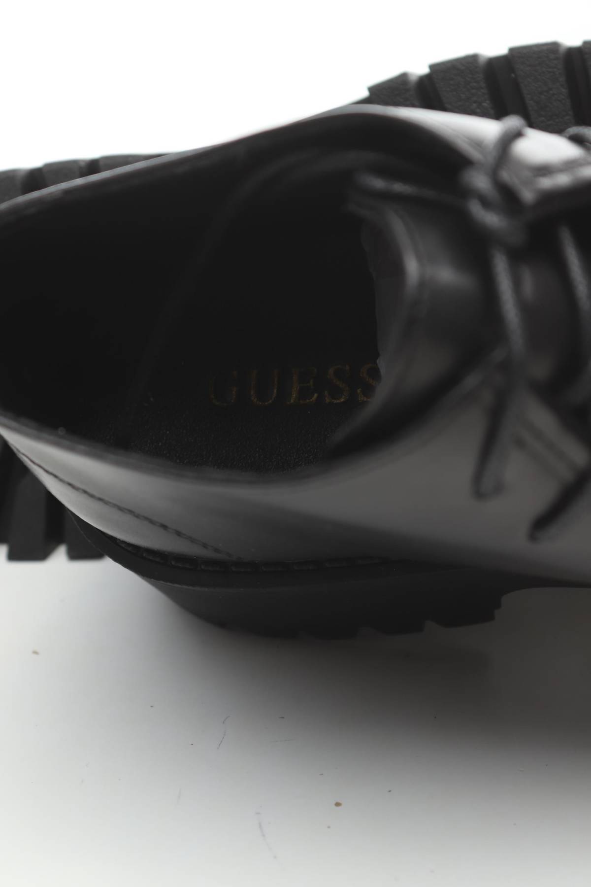 Дамски обувки Guess5