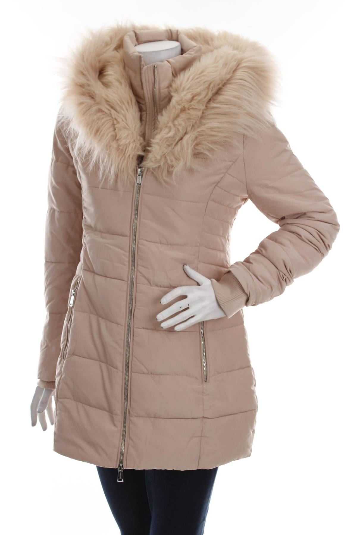 Γυναικείο μπουφάν Guess1