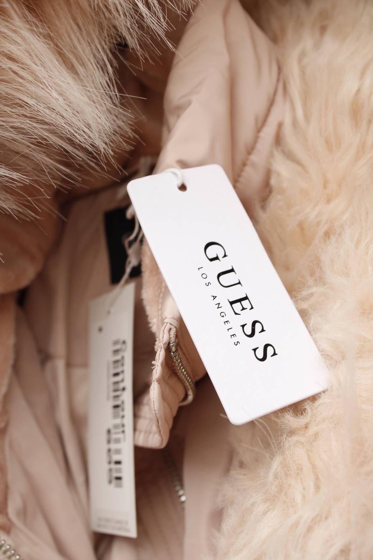 Γυναικείο μπουφάν Guess4