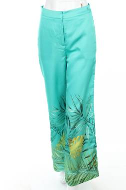 Дамски панталон Guess1