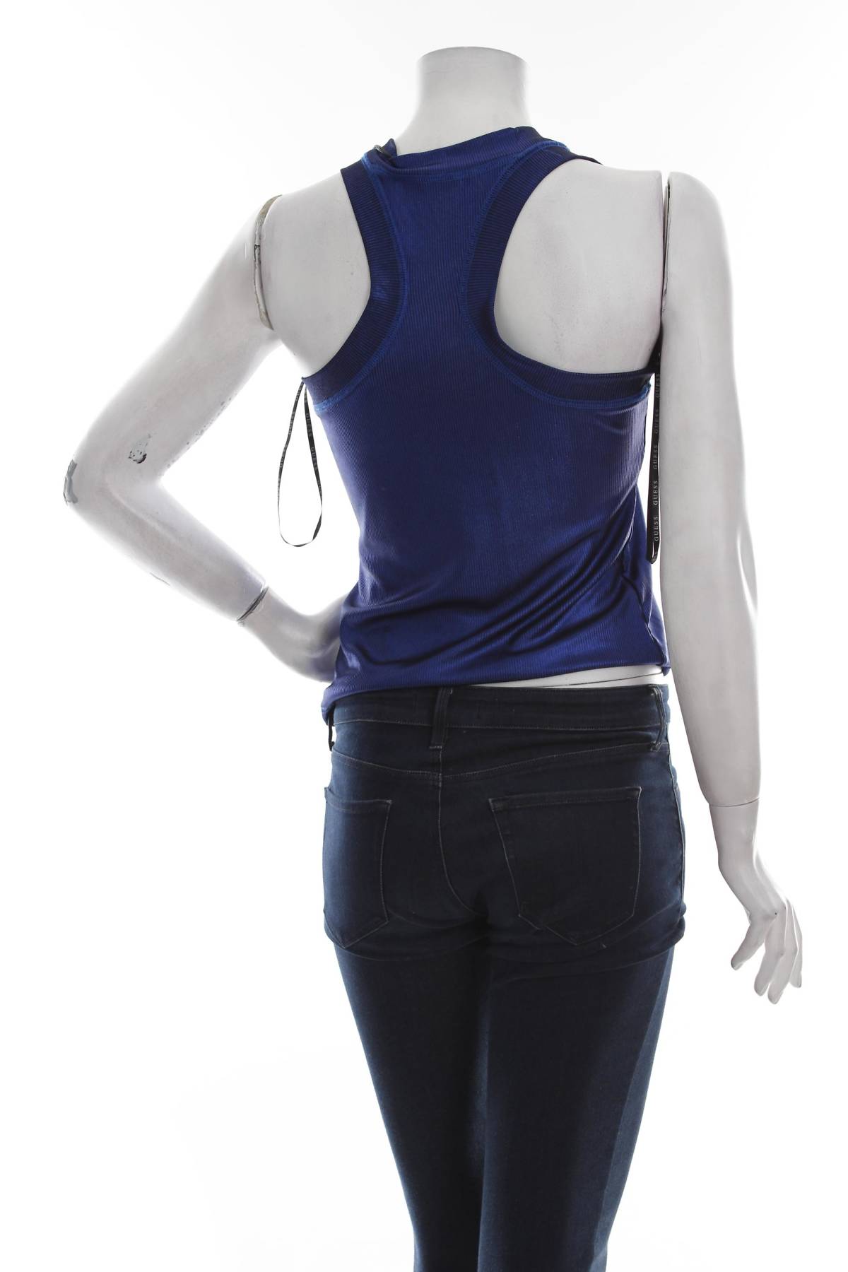 Γυναικείο αμάνικο Guess2