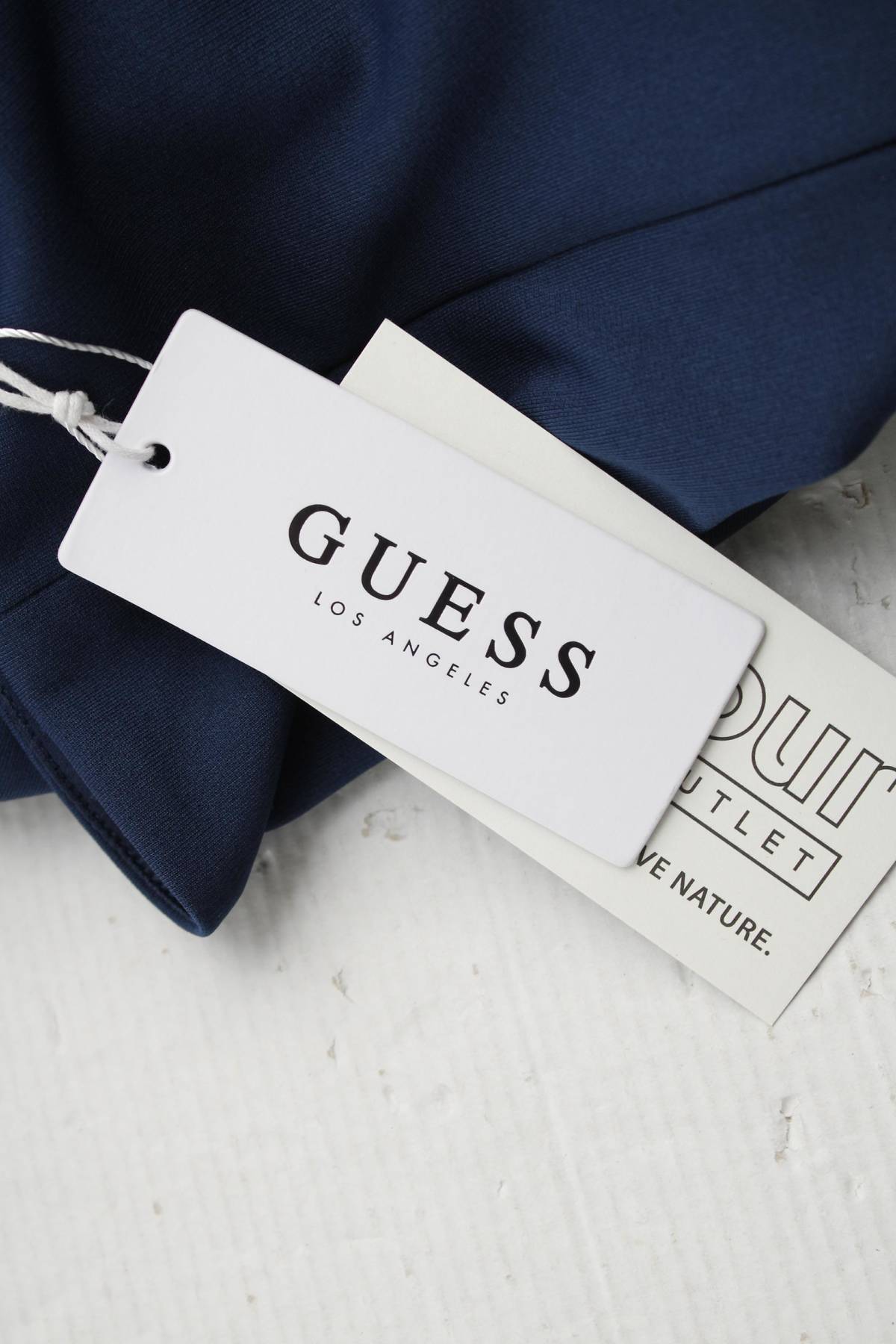 Γυναικείο αμάνικο Guess3