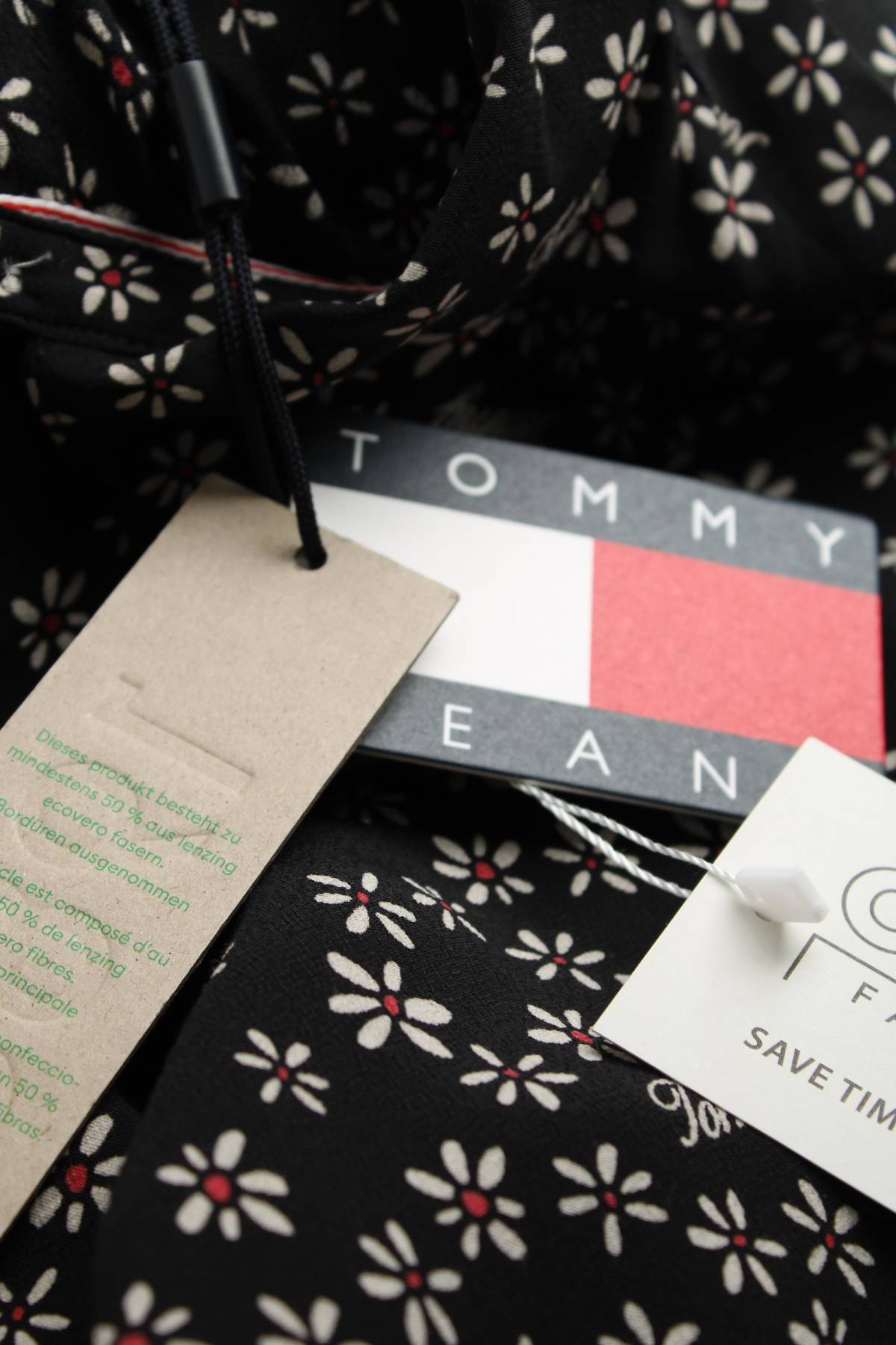 Φορέματα Tommy Jeans3