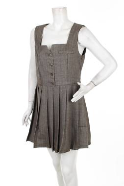 Рокля Boohoo1