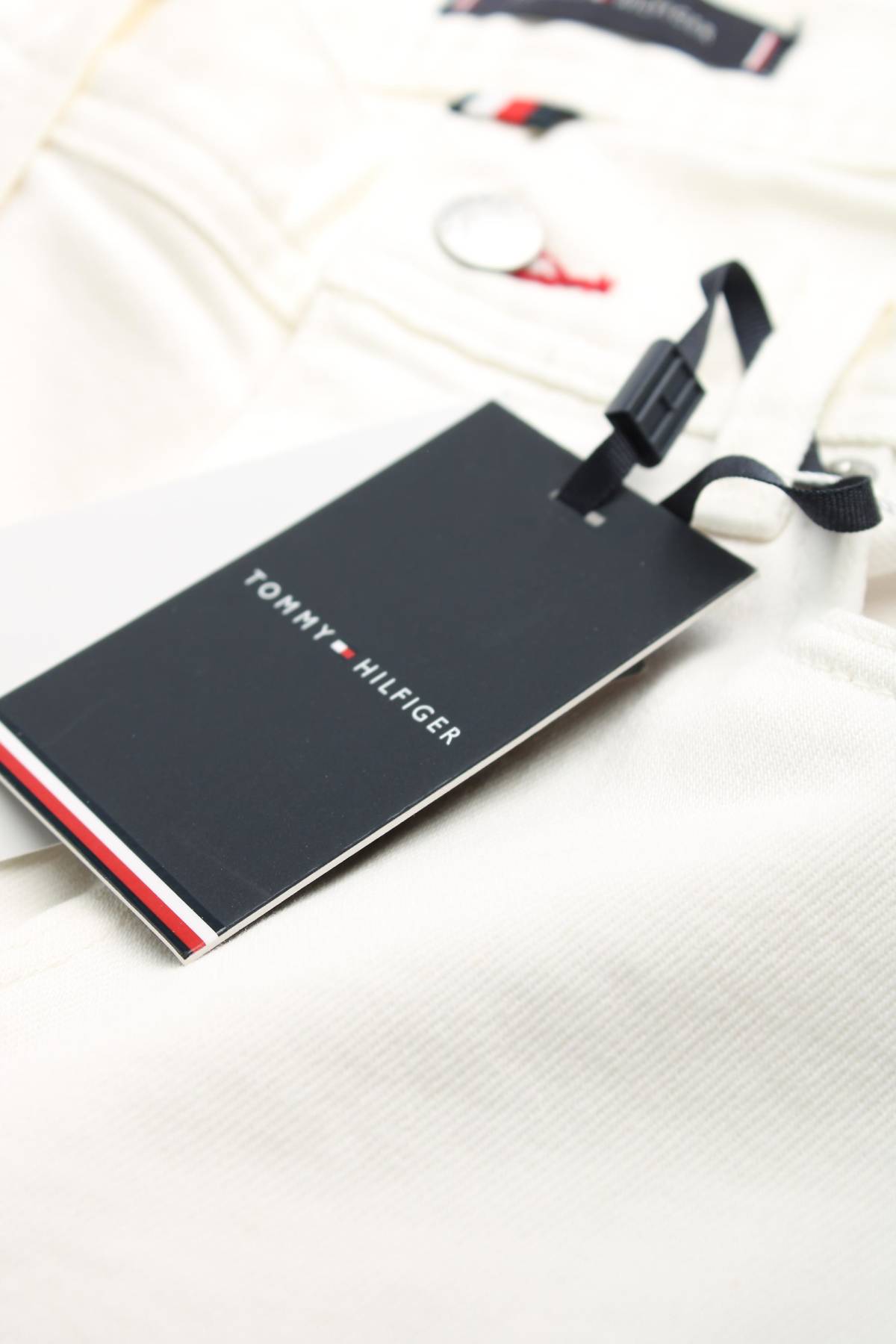 Дамски дънки Tommy Hilfiger3 - Contour.bg Дамски дънки Tommy Hilfiger3