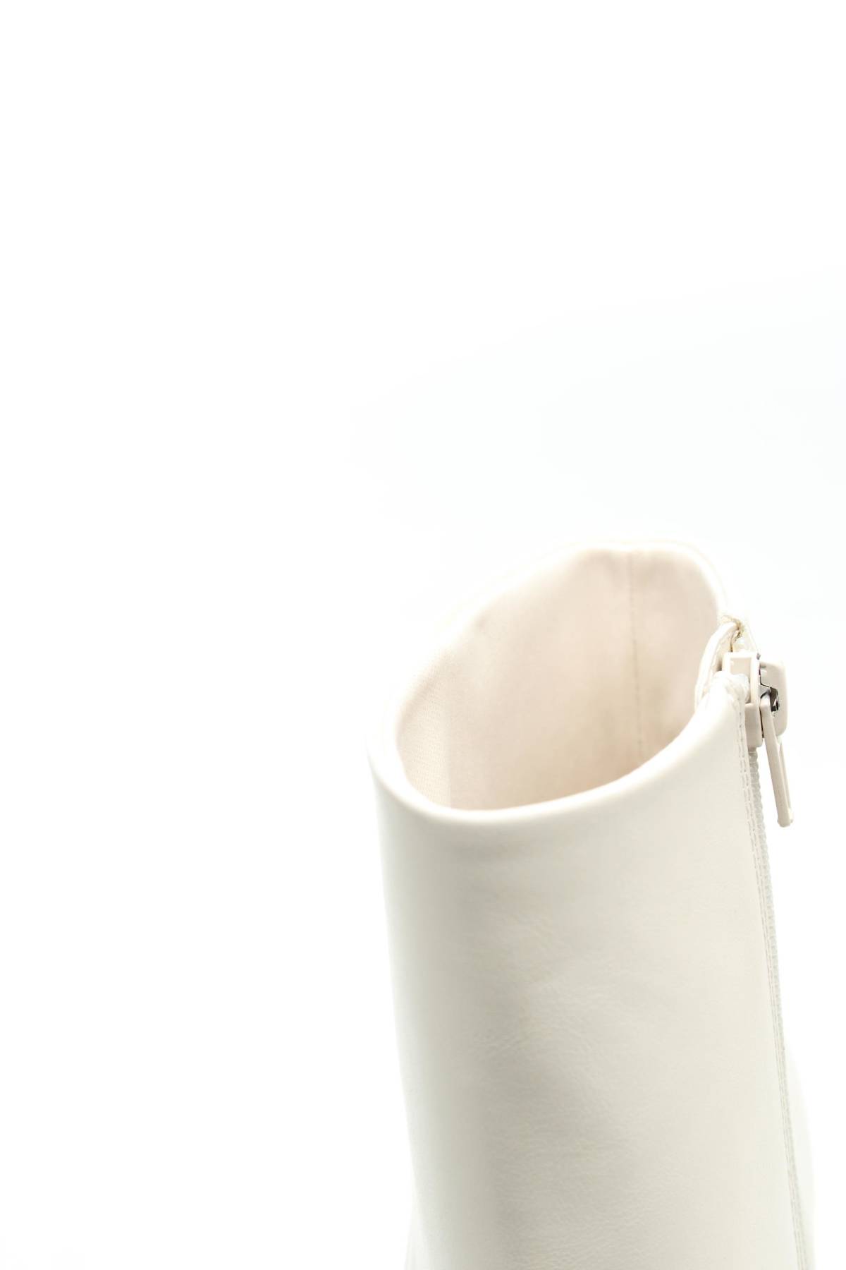 Дамски боти Madden Girl5