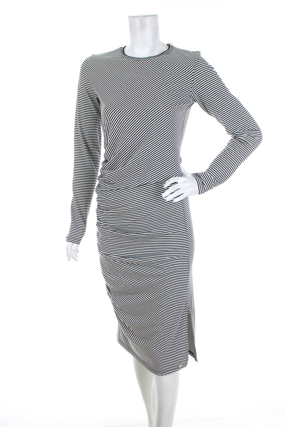 Φορέματα Superdry1