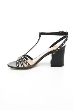 Σανδάλια Guess2