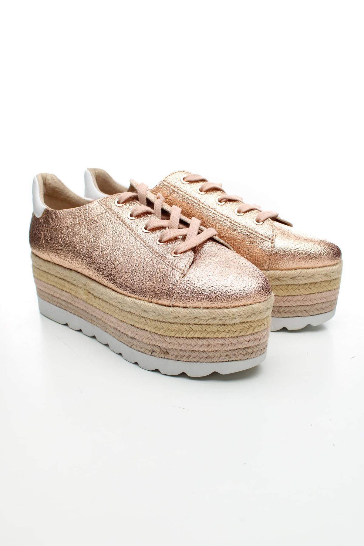 Γυναικεία παπούτσια Guess3