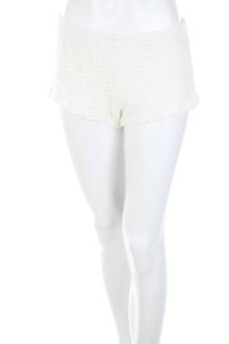 Дамски къс панталон Bershka1