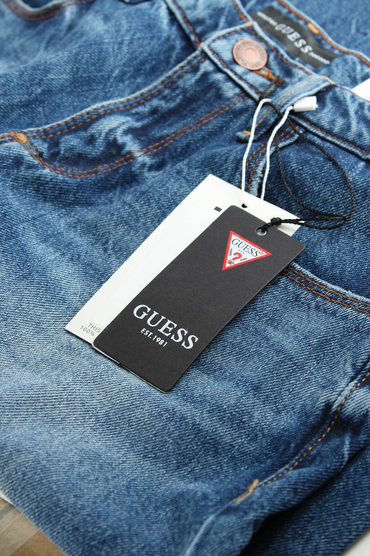 Детски дънки Guess3