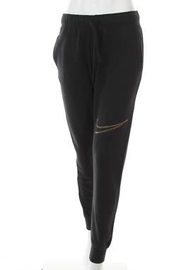 Γυναικείο αθλητικό παντελόνι Nike1