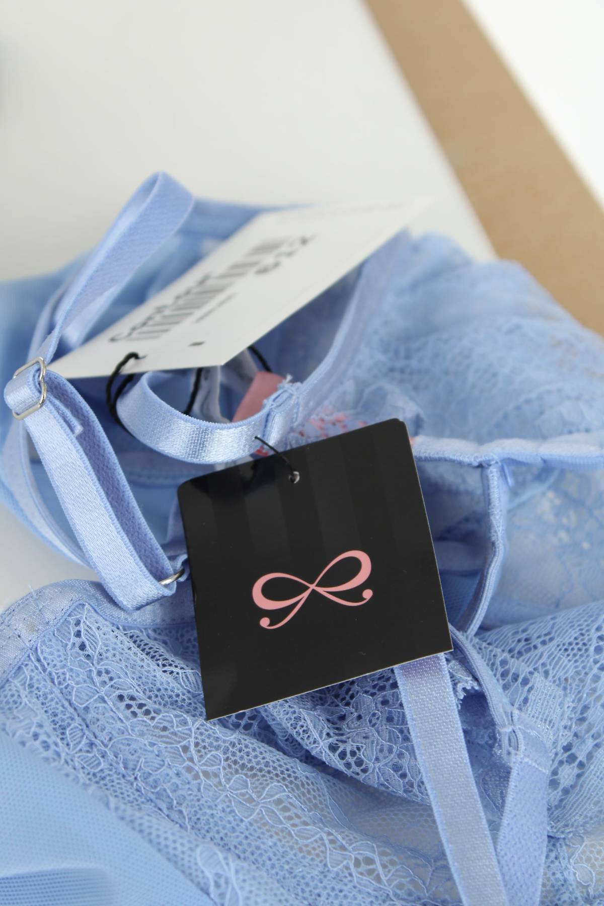 Сутиен Hunkemoller3