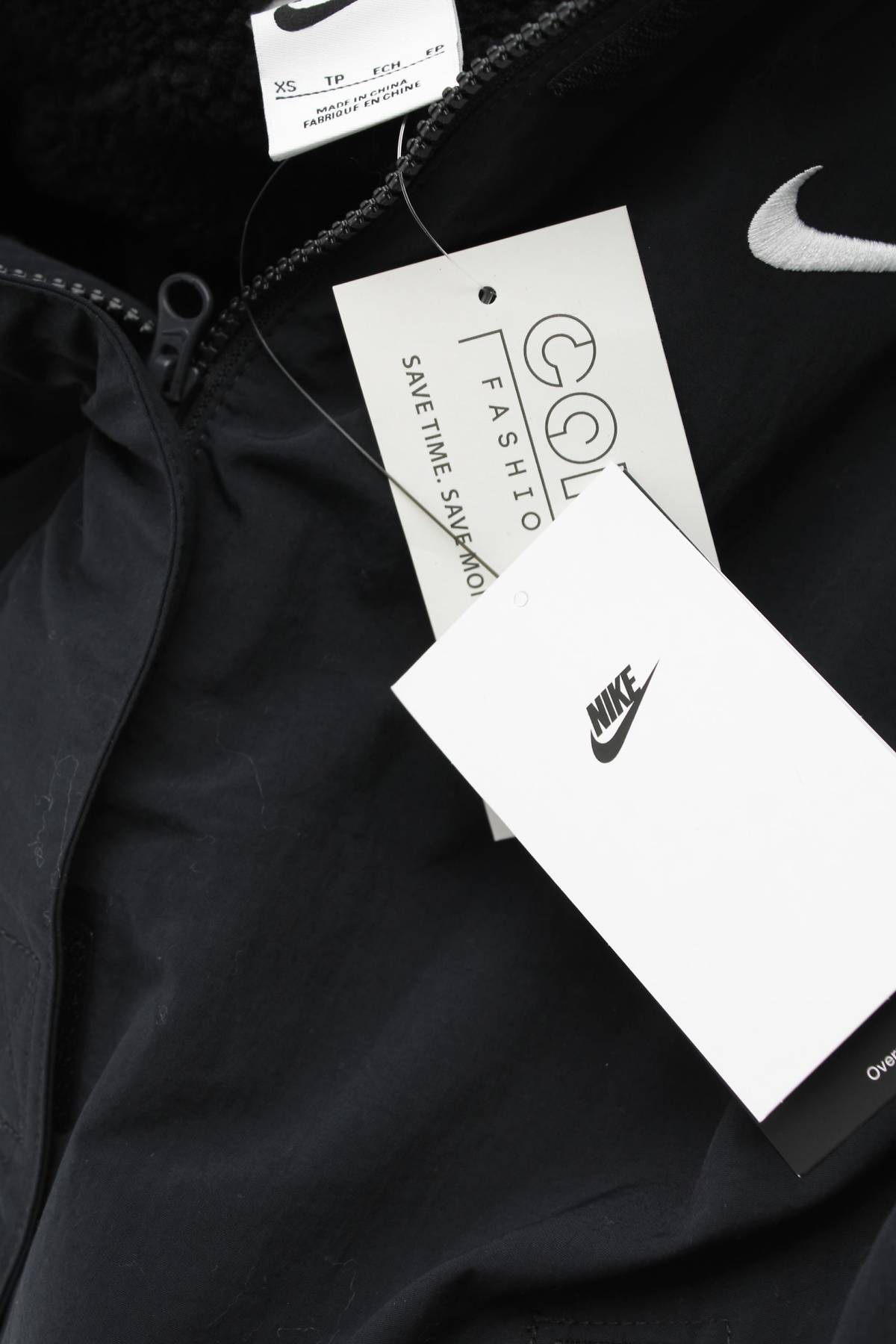 Γυναικείο μπουφάν Nike4