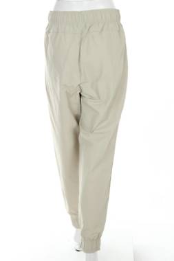 Γυναικείο αθλητικό παντελόνι Puma2