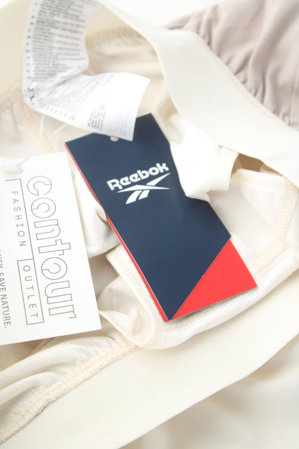 Дамски шорти Reebok3