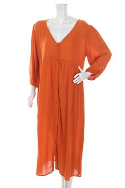 Рокля Boohoo1