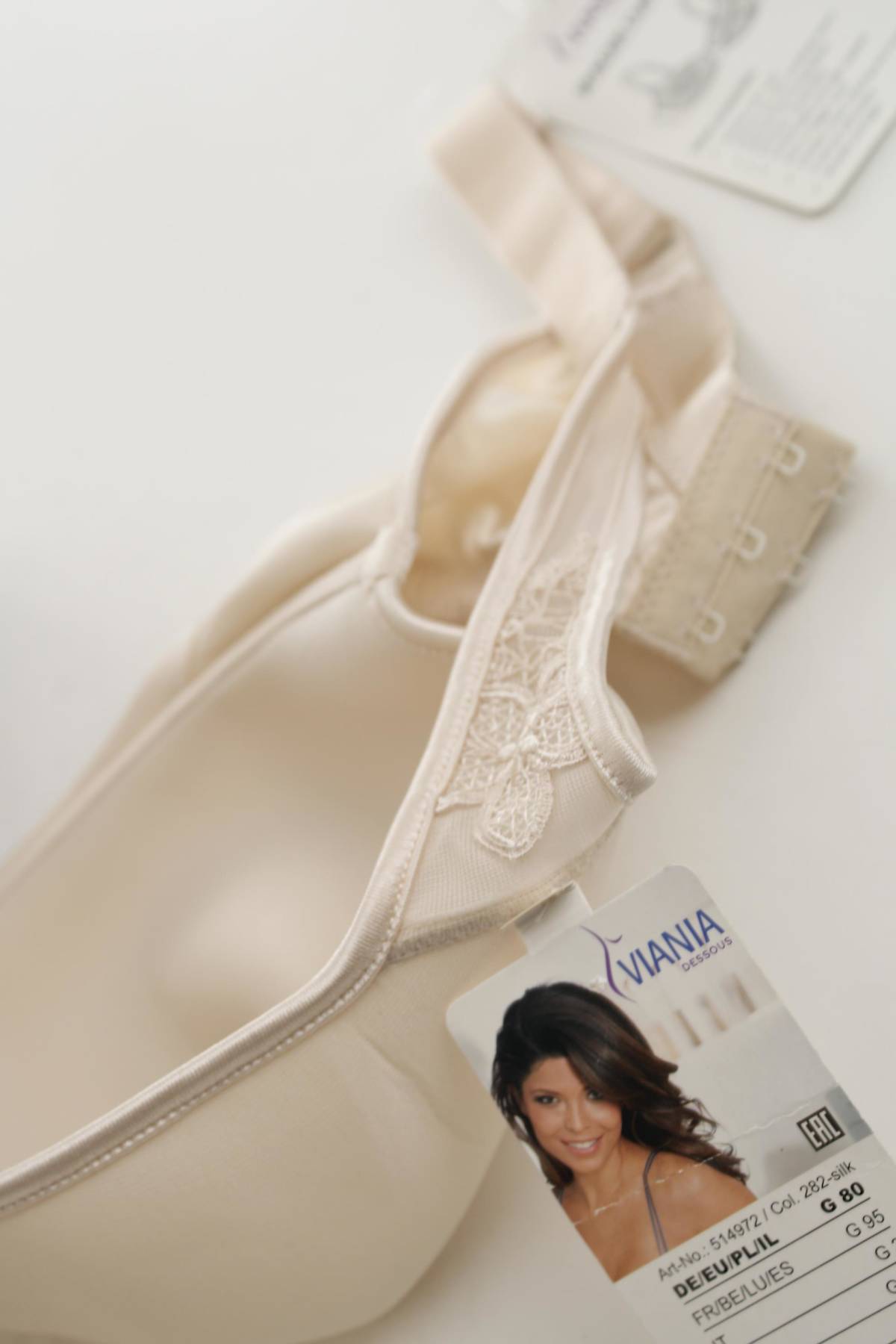 Сутиен Viania3