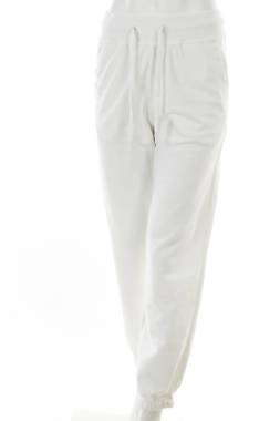 Γυναικείο παντελόνι Bershka1