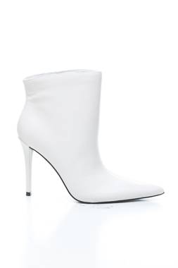 Γυναικεία μποτάκια Steve Madden1