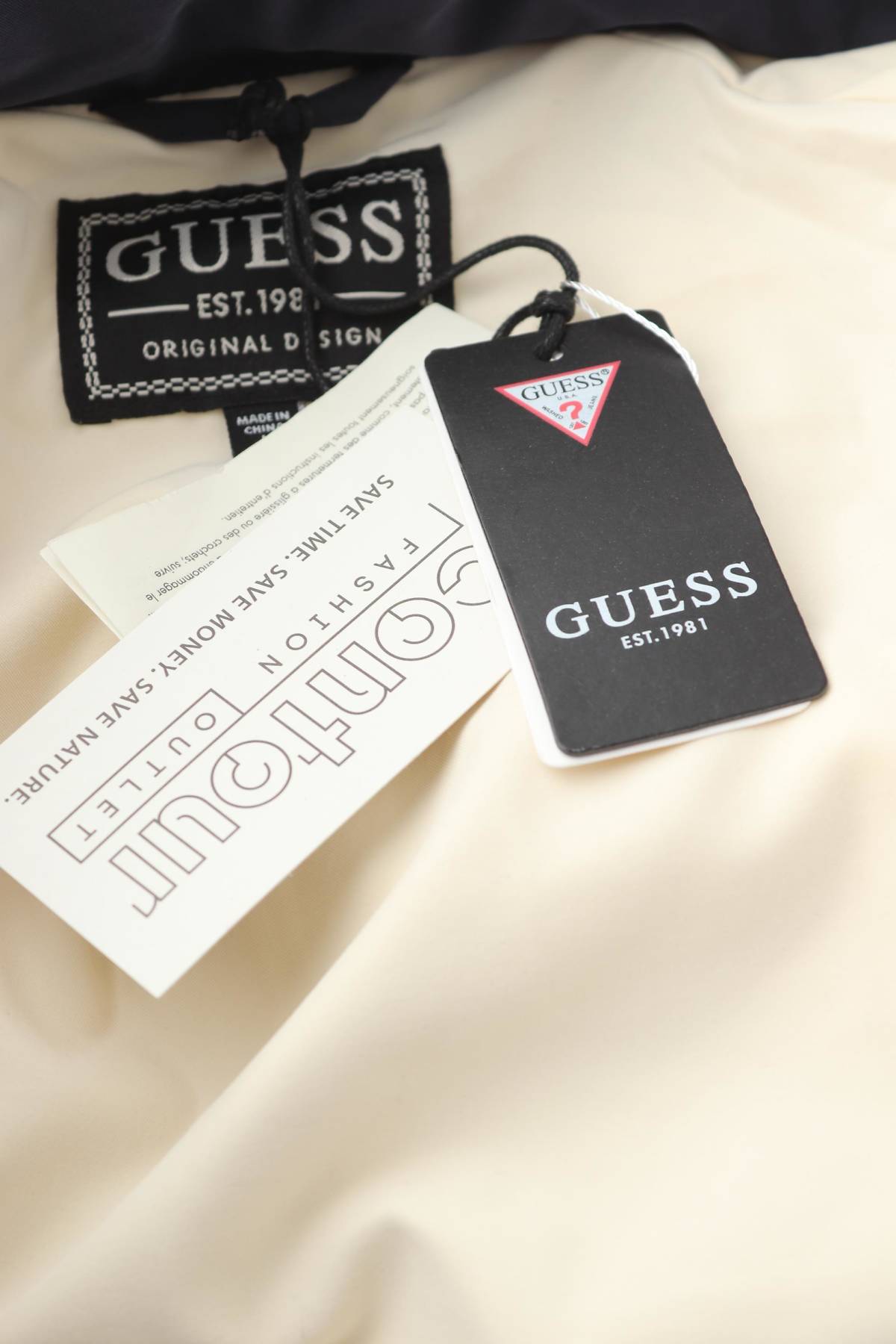 Γυναικείο μπουφάν Guess4