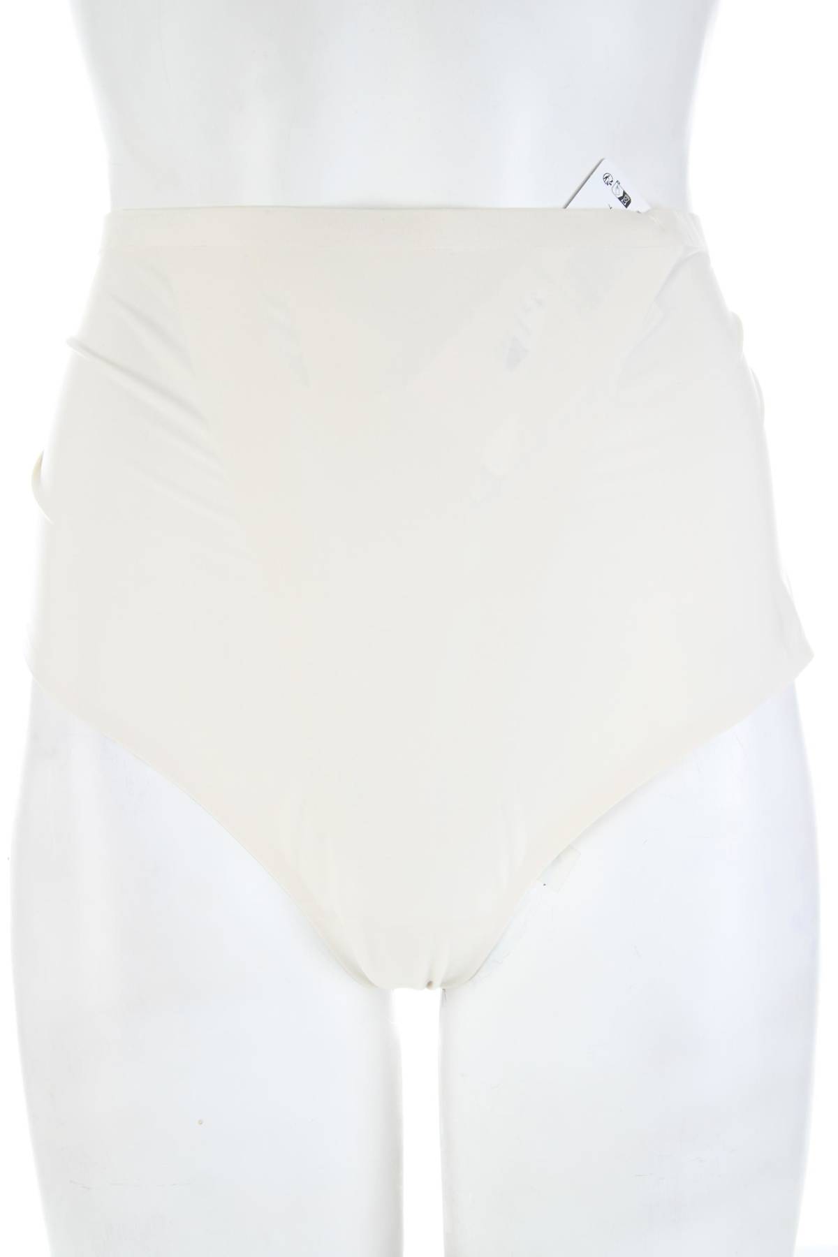 Стягащо бельо Triumph1