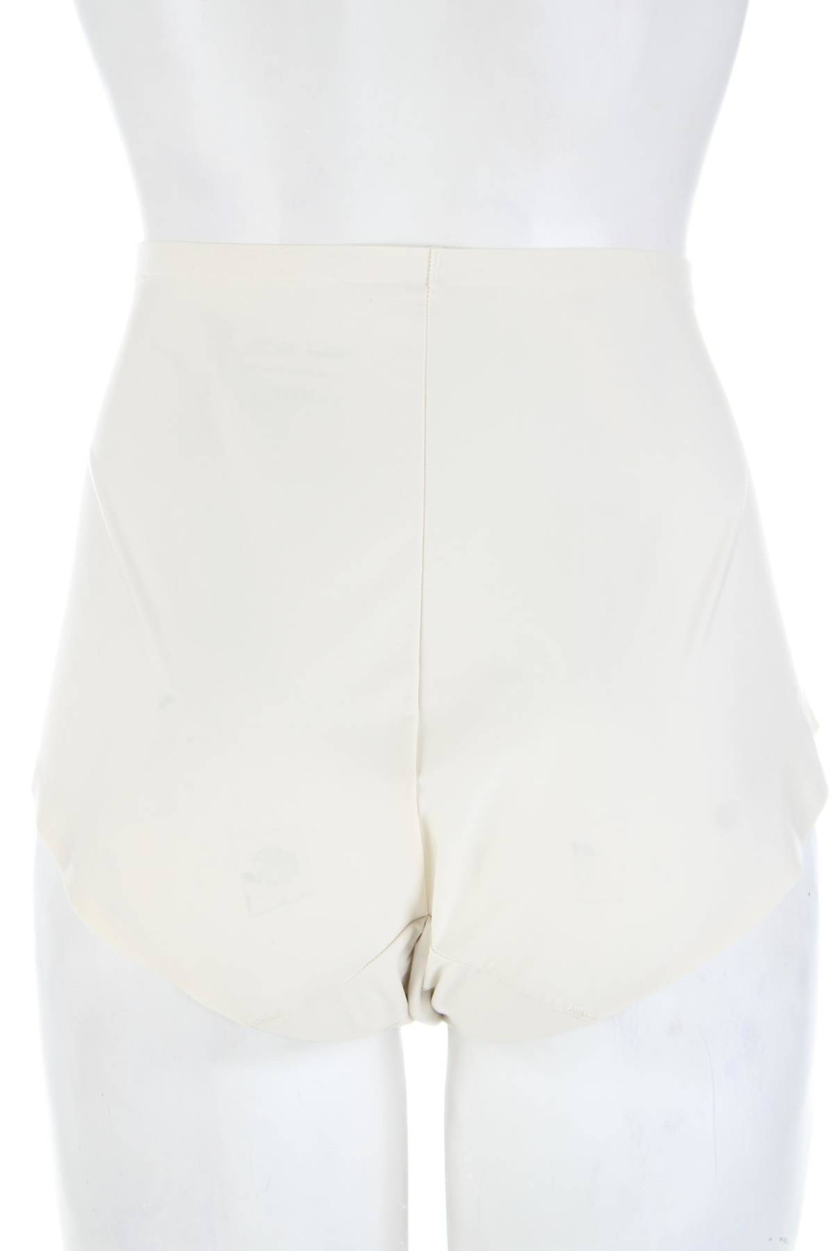 Стягащо бельо Triumph2