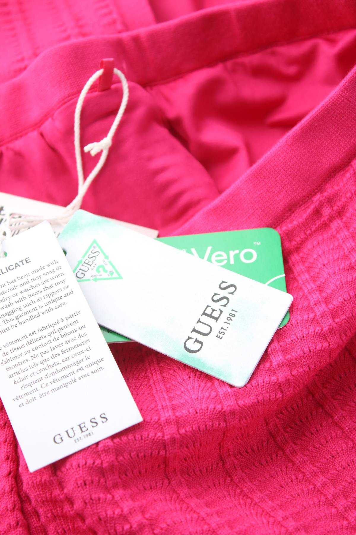 Пола Guess3