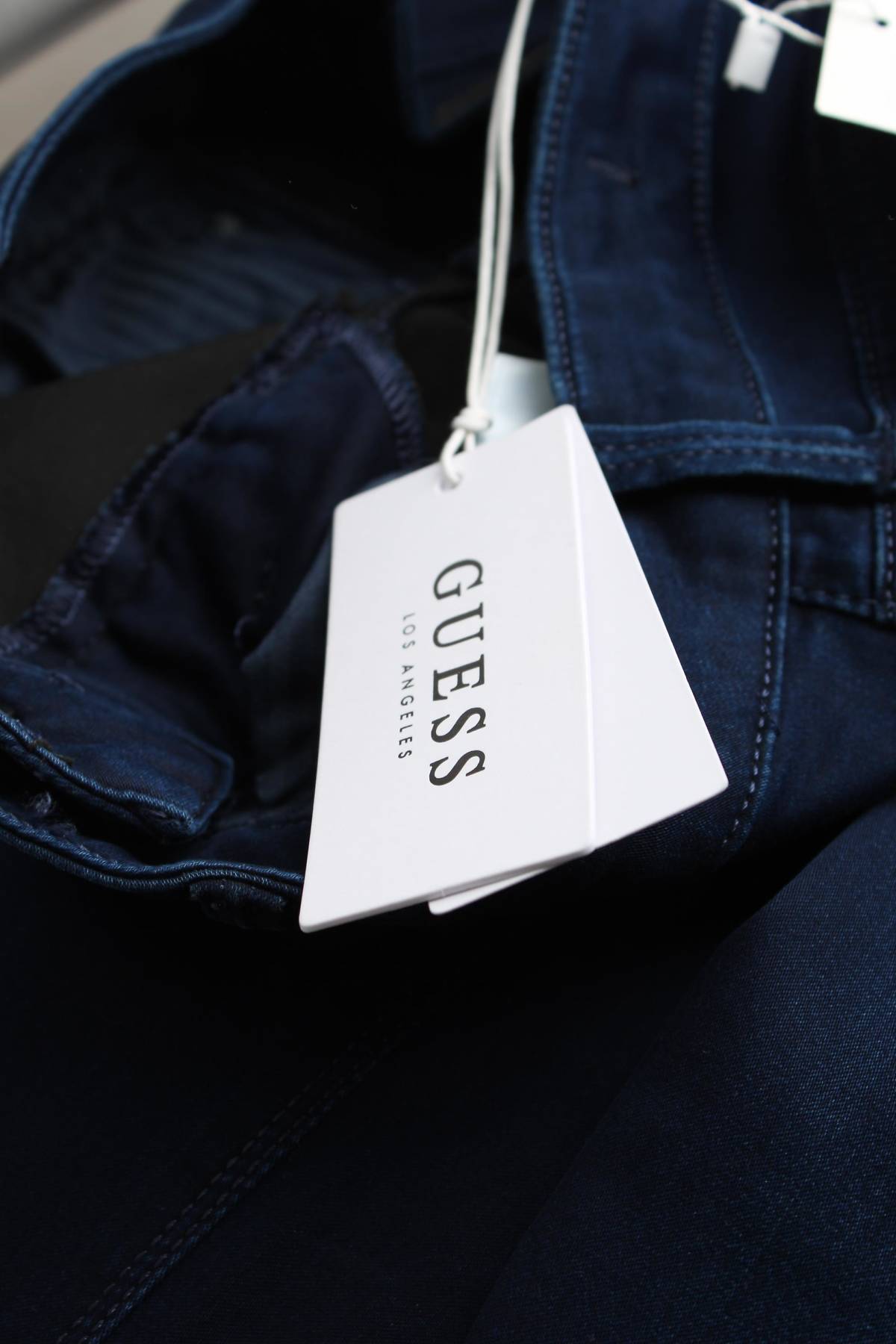 Дамски дънки Guess3 - Contour.bg Дамски дънки Guess3