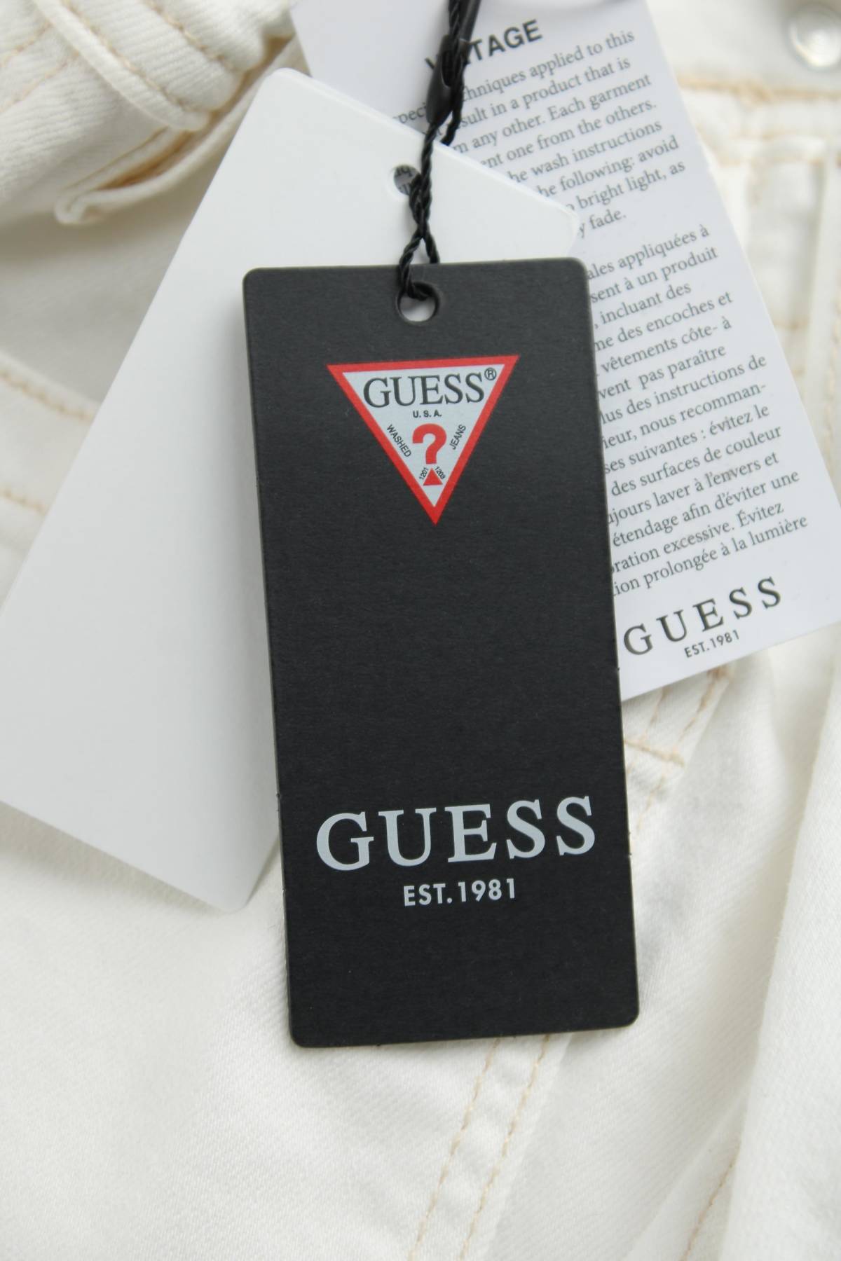 Детски дънки Guess3