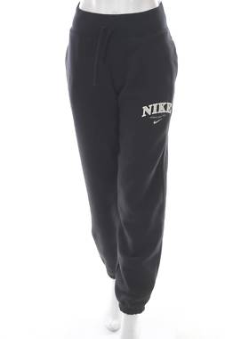 Γυναικείο αθλητικό παντελόνι Nike1