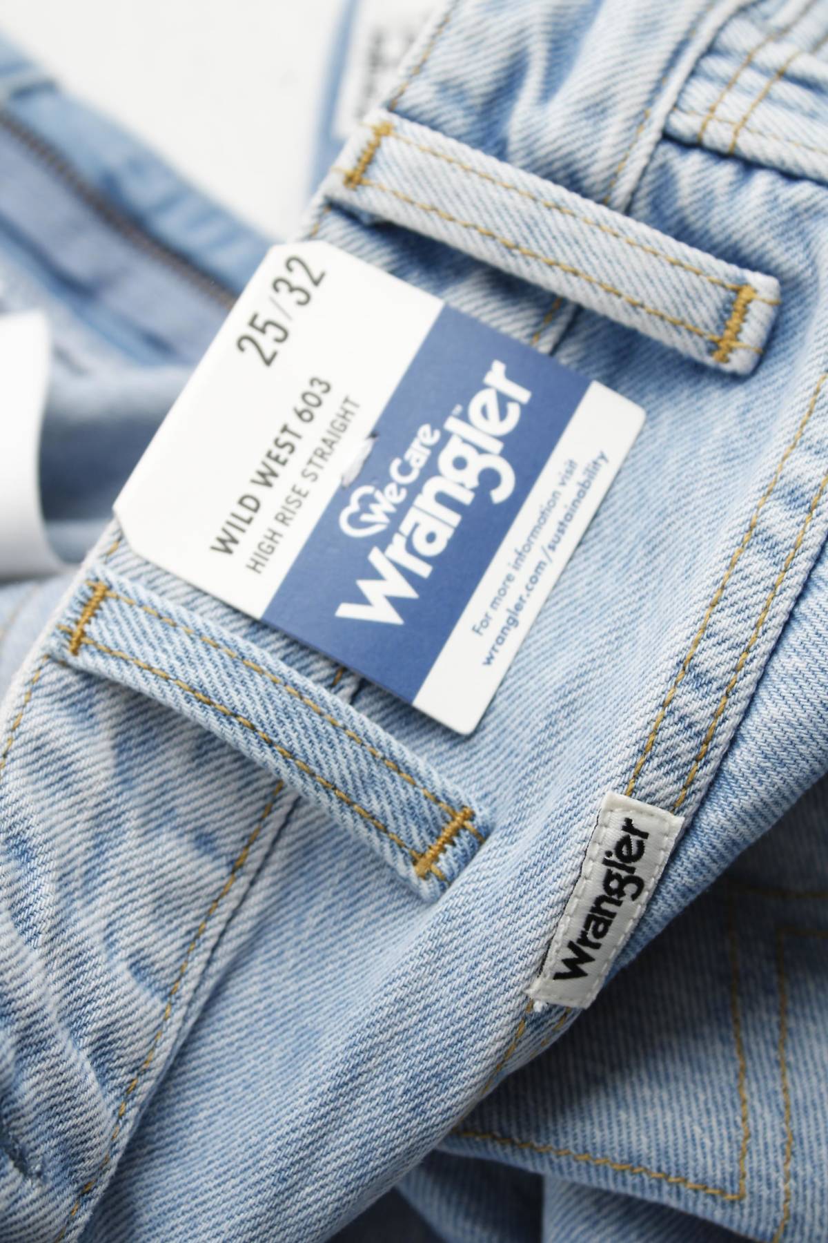 Дамски дънки Wrangler3 - Contour.bg Дамски дънки Wrangler3