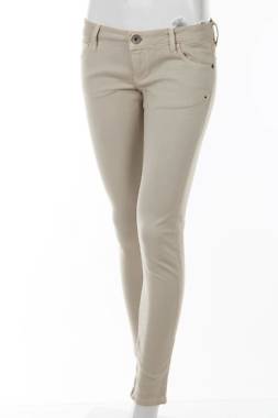 Дамски панталон Guess1
