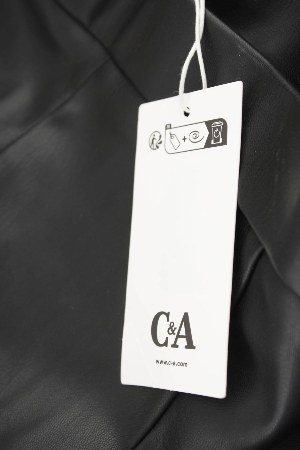 Дамски къс кожен панталон C&A3 - Contour.bg Дамски къс кожен панталон C&A3