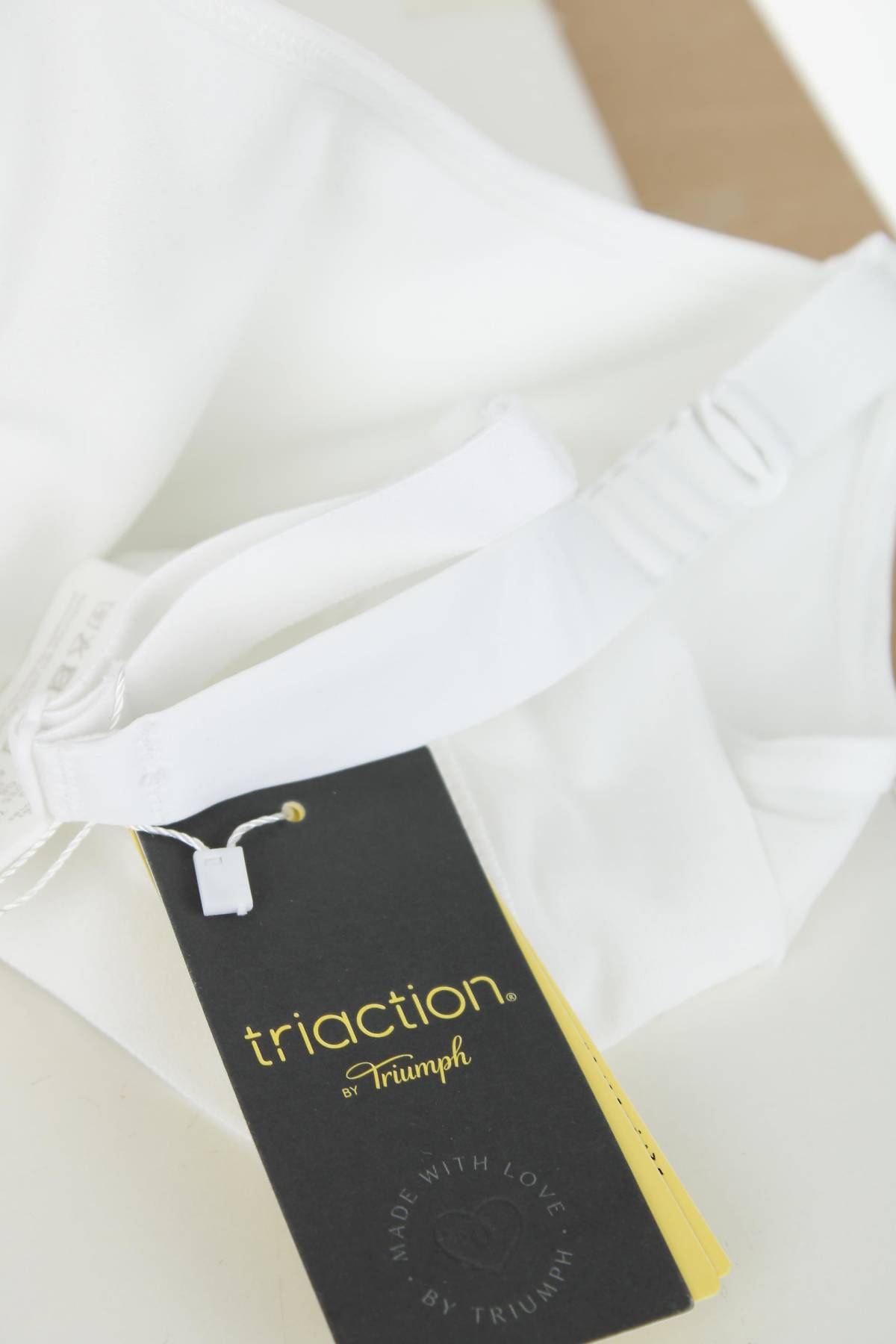 Спортен сутиен Triumph Triaction3 - Contour.bg Спортен сутиен Triumph Triaction3