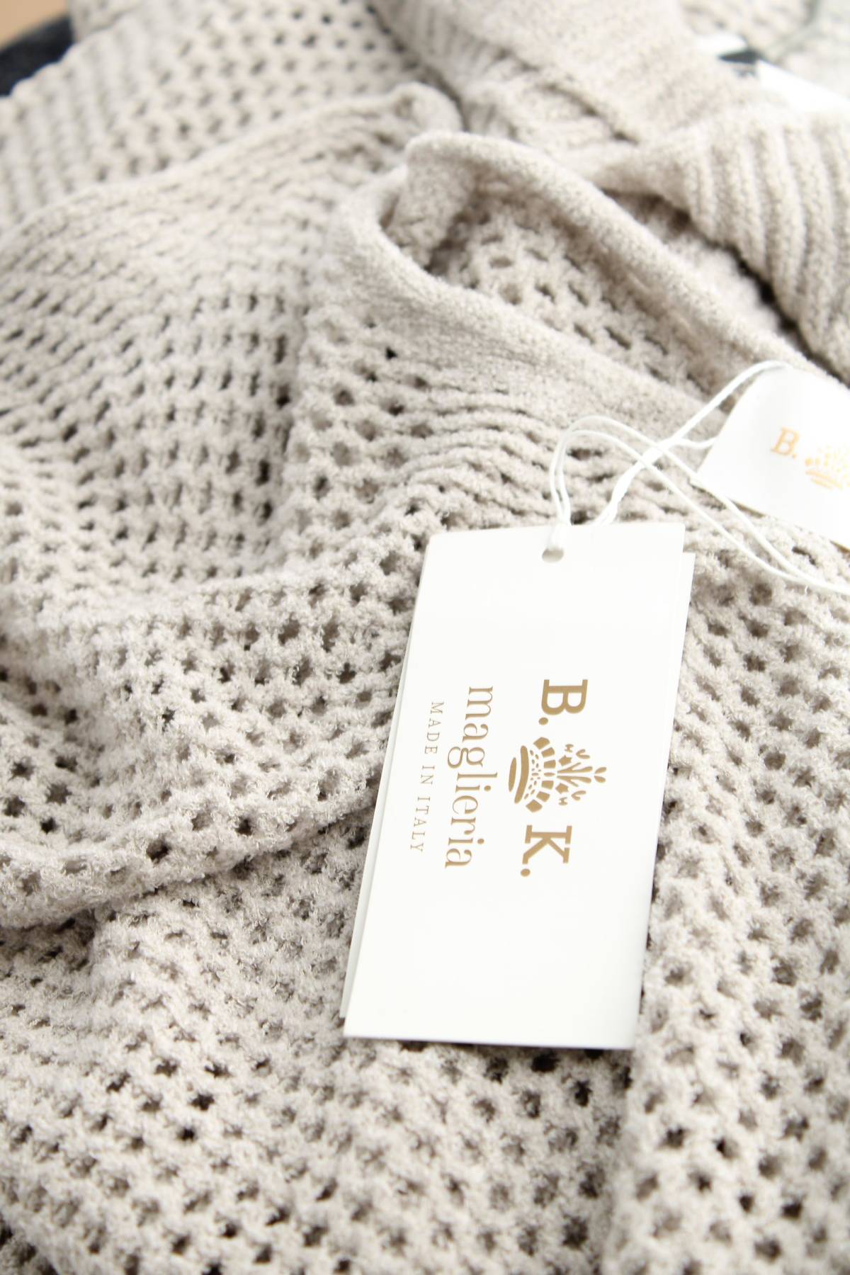 Дамски пуловер B. K.3