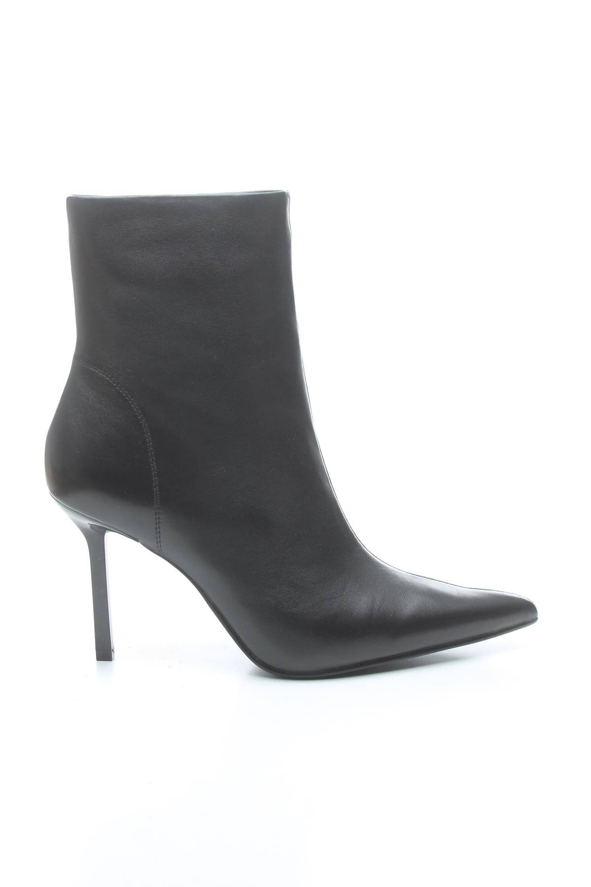 Γυναικεία μποτάκια Steve Madden1