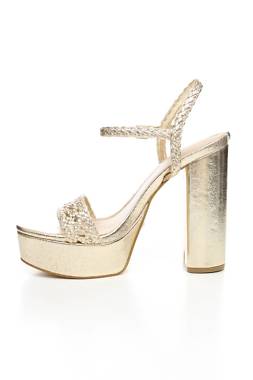 Сандали Guess2