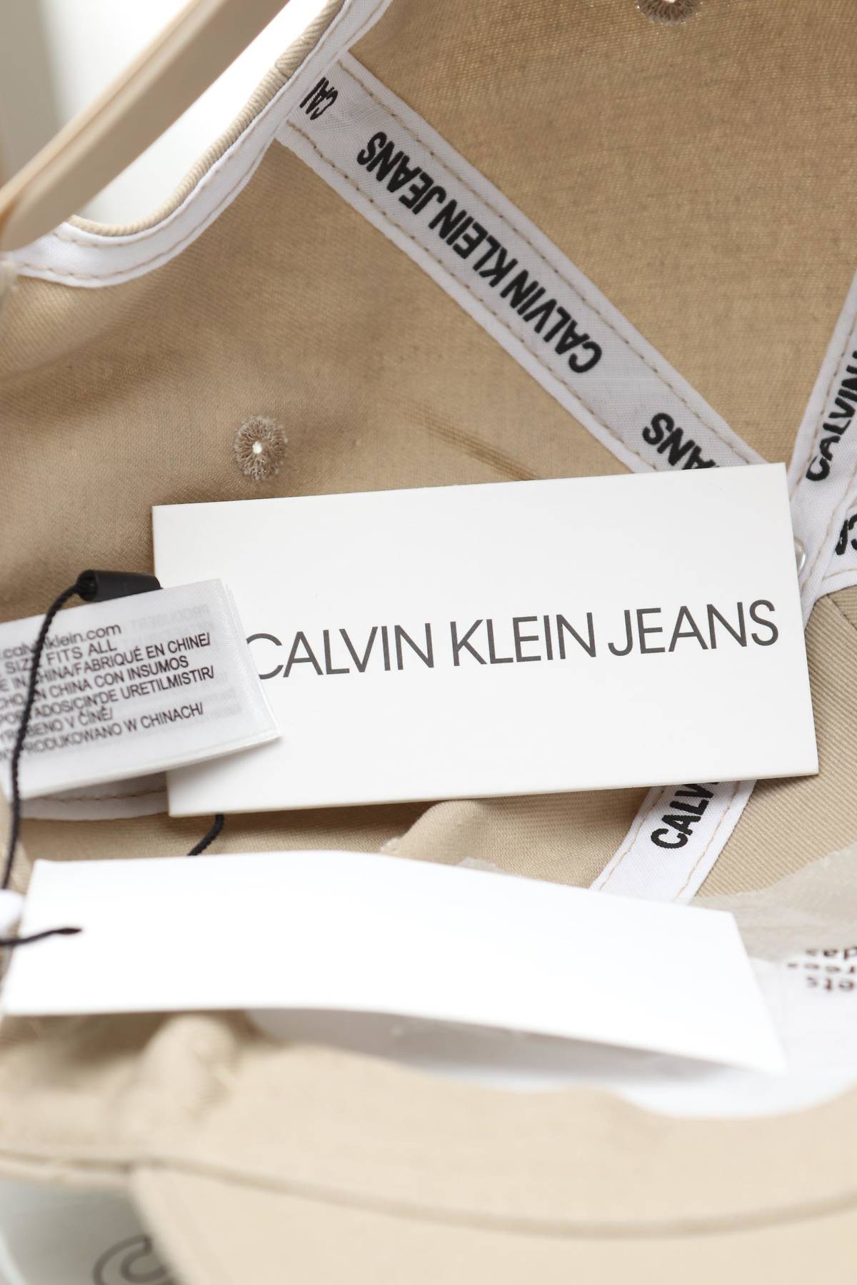 Шапка Calvin Klein Jeans3