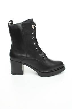 Дамски боти Tamaris1 - Contour.bg Дамски боти Tamaris1