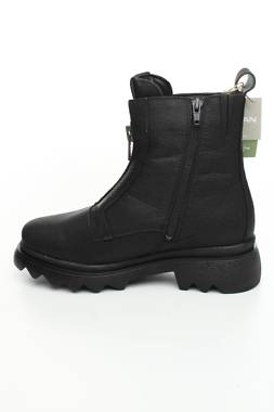 Γυναικεία μποτάκια Tamaris2 - Contourshop.gr Γυναικεία μποτάκια Tamaris2