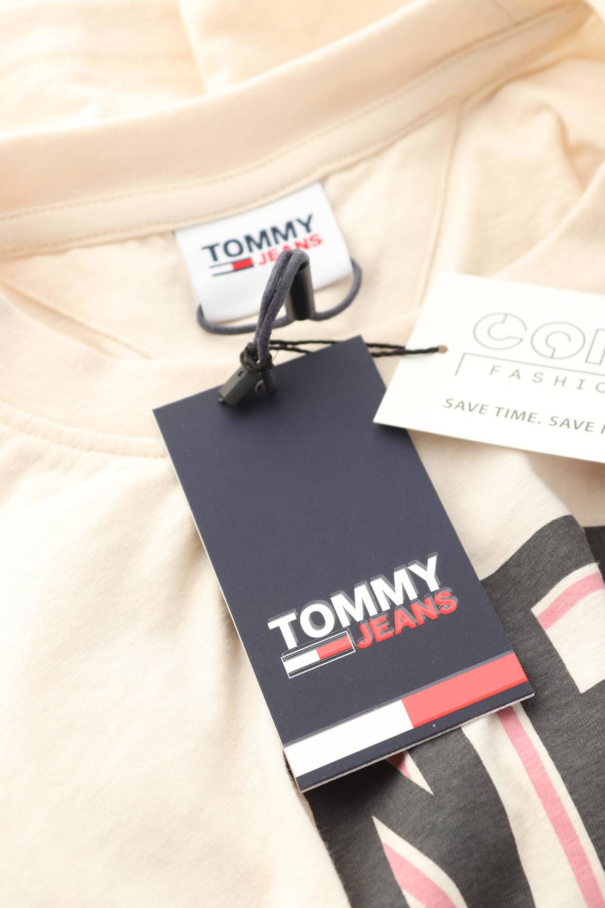 Дамска тениска Tommy Jeans3