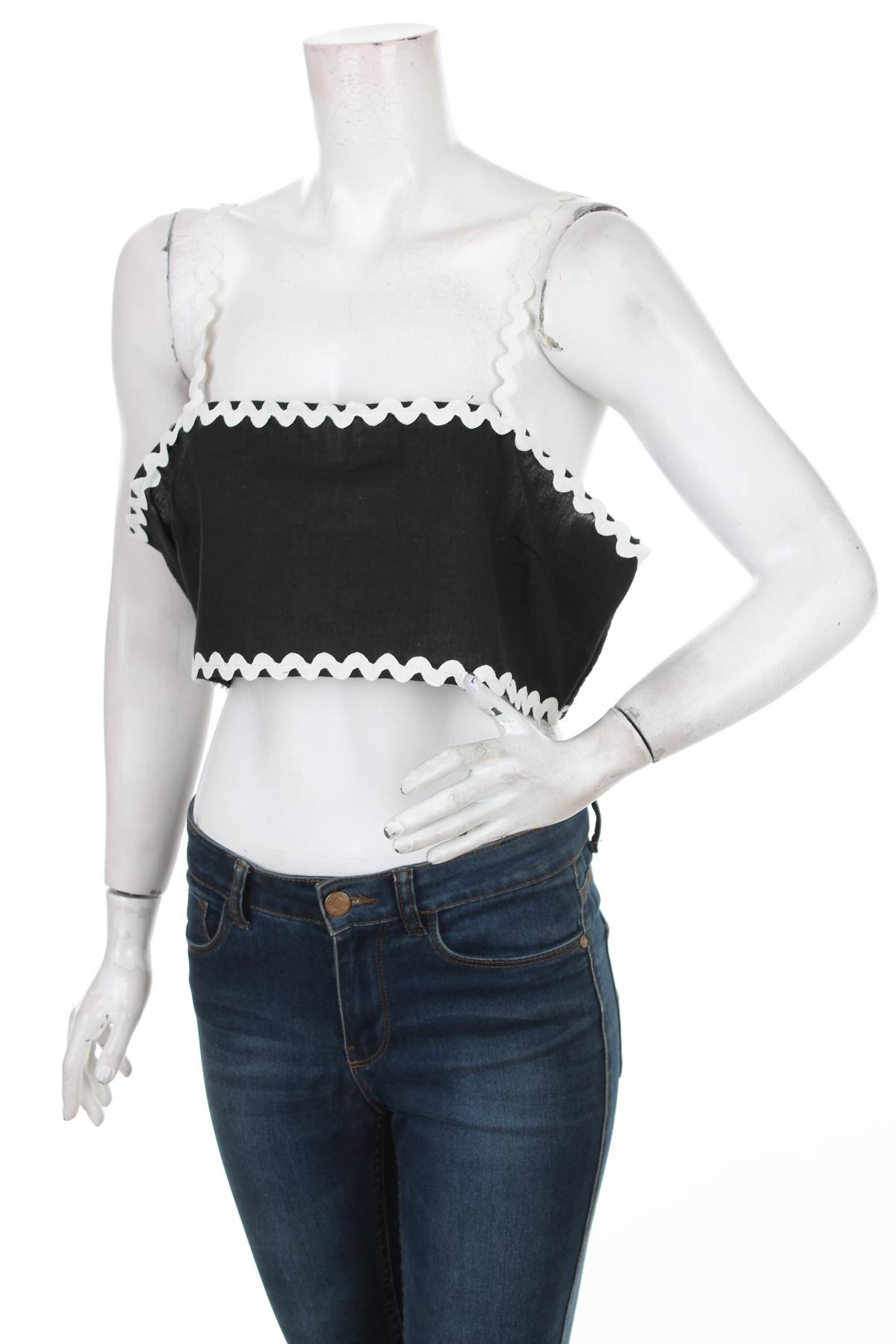 Γυναικείο αμάνικο Boohoo1 - Contourshop.gr Γυναικείο αμάνικο Boohoo1