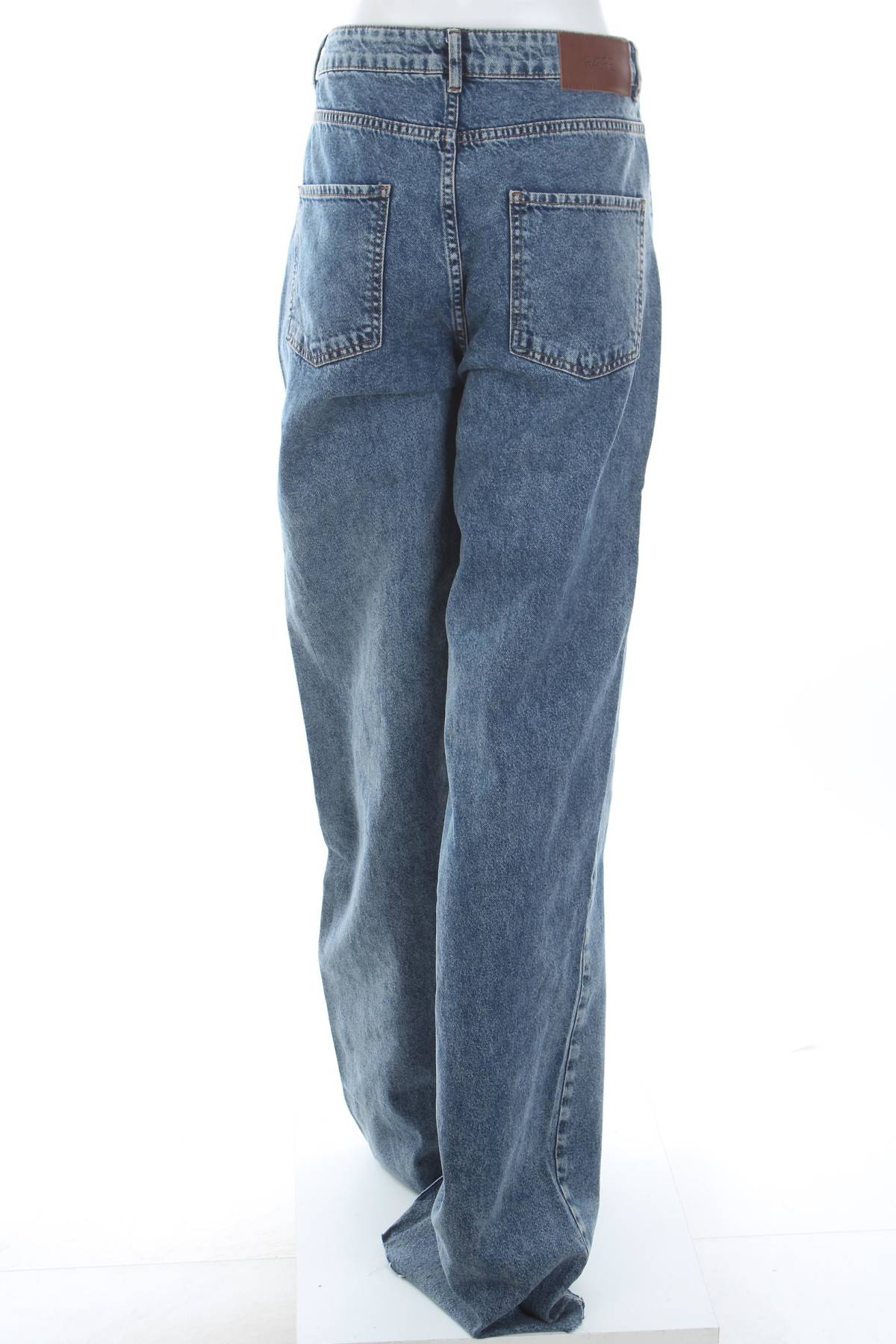 Γυναικεία τζιν About You x Lorena Rae2