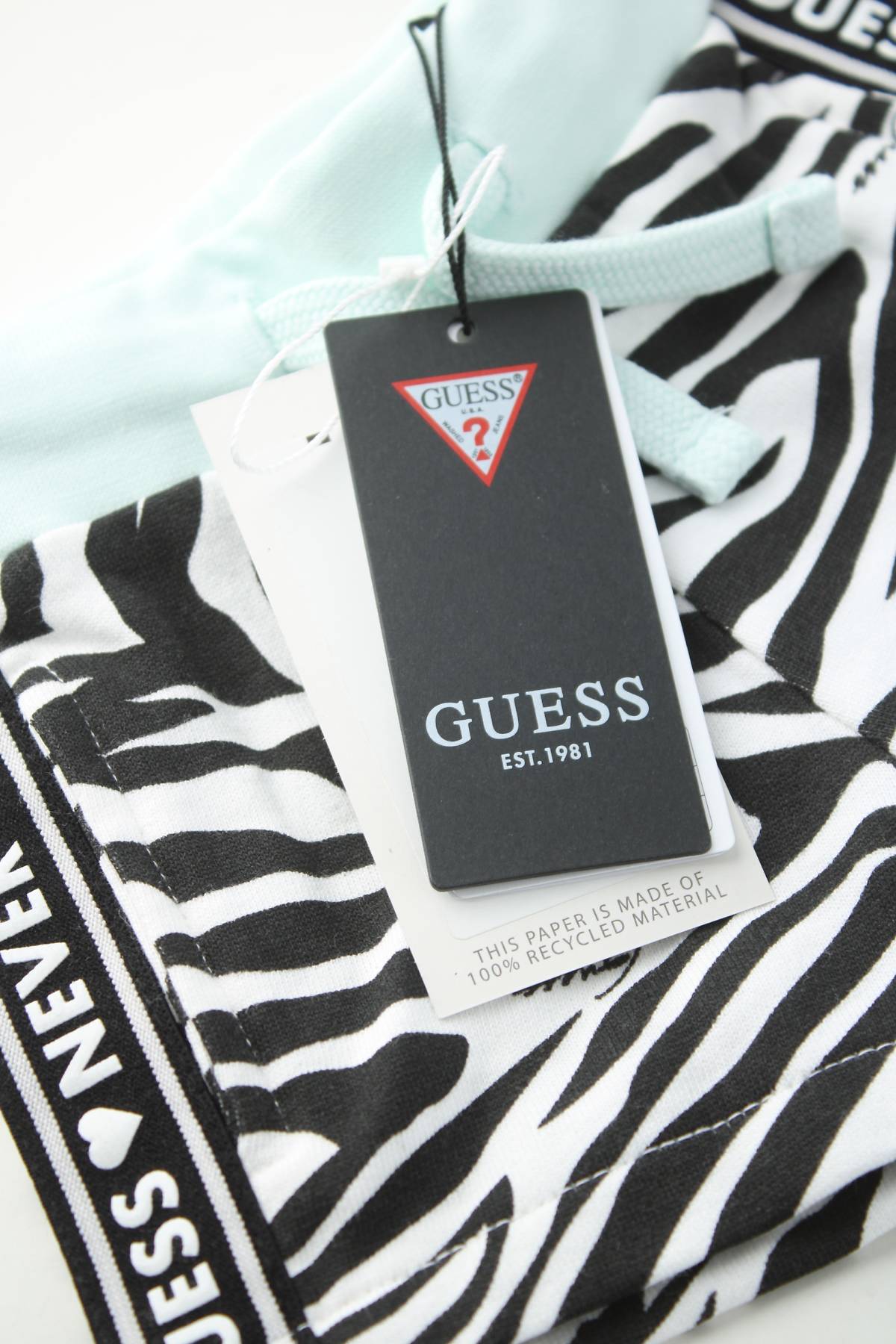 Παιδικά σορτσάκια Guess3