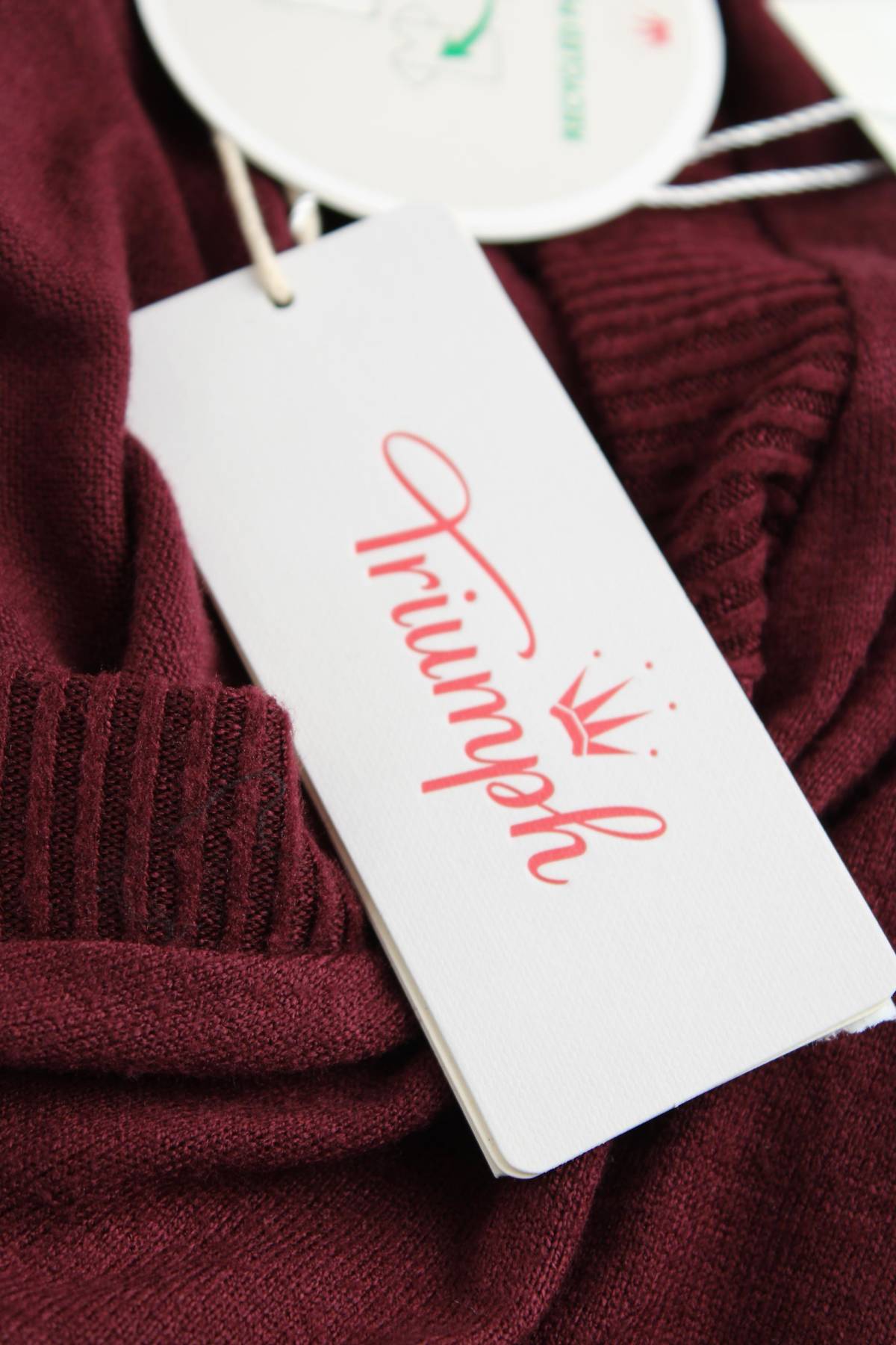 Дамска жилетка Triumph3