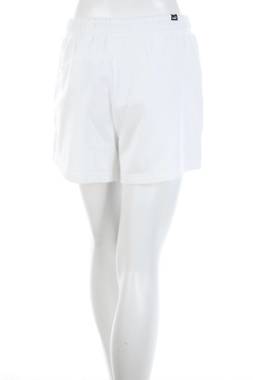 Γυναικείο σορτσάκι Puma2